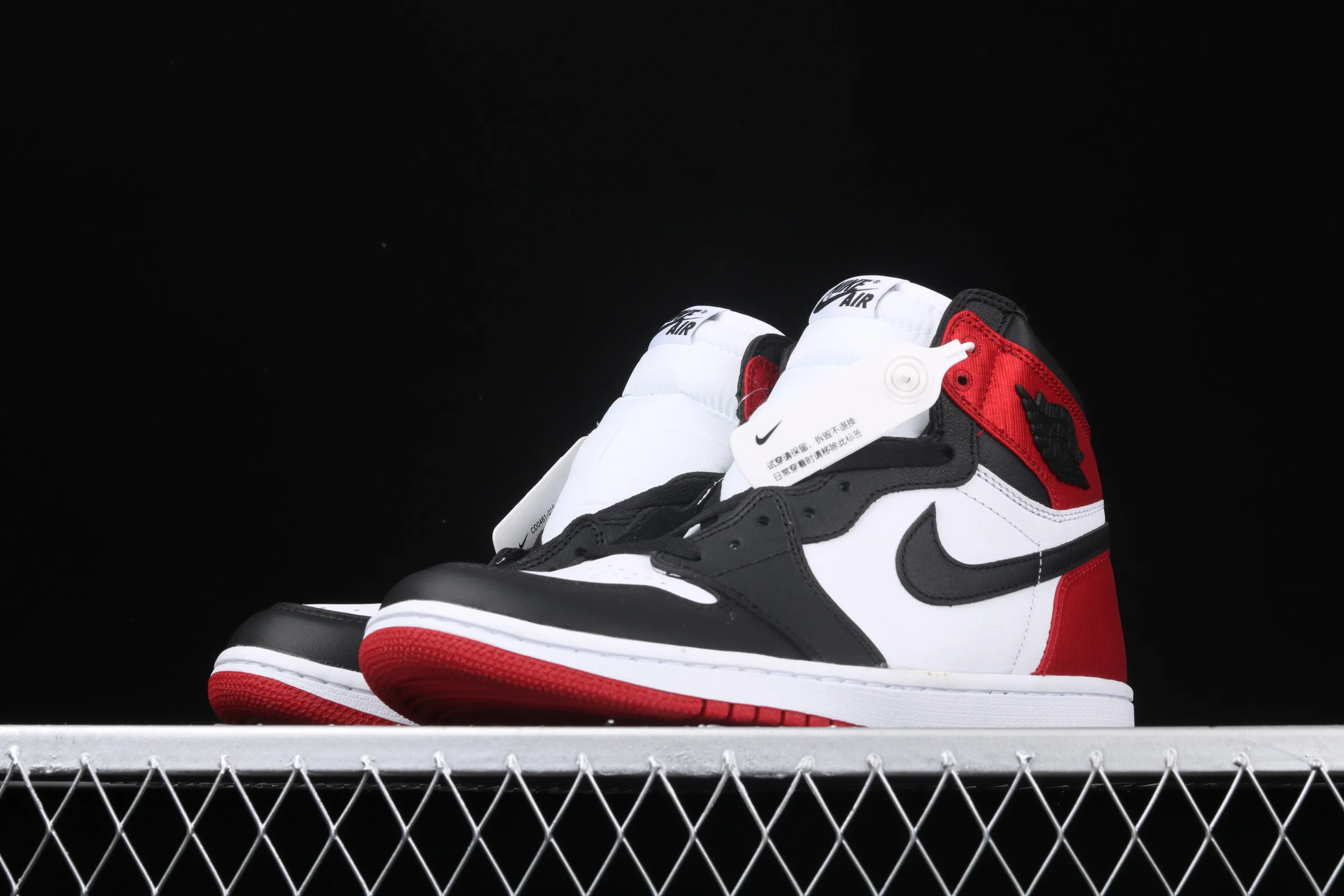 All categories Air Jordan Jordan series basketball shoes Air Jordan 1 High Different versions Air Jordan AJ1 Satin WMNS "Black Toe" AJ1 classic replica Joe 1 silk black toe CD0461-016